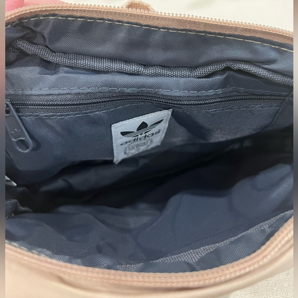 NWT Adidas Originals Puffer and Pouch Crossbody - Picture 4 of 8
